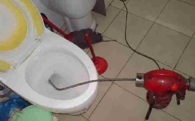 西和马桶通下水